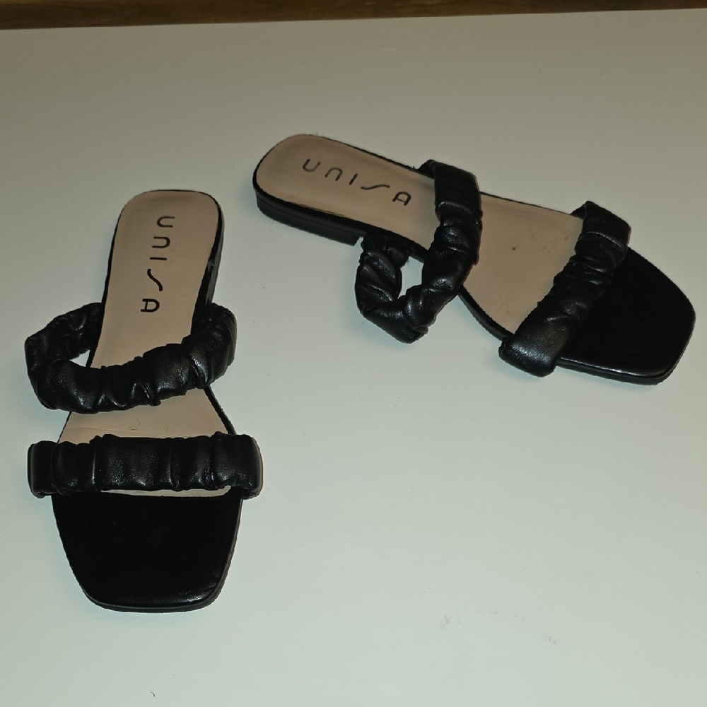 Unisa Black Ruched Strap Sandals